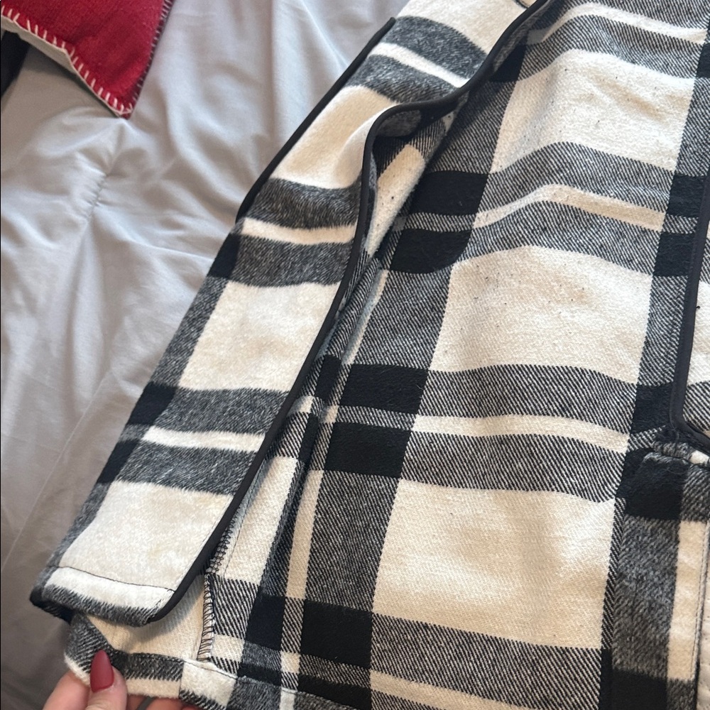 BKE Black and Cream Checkered Vest - Picture 4 of 10